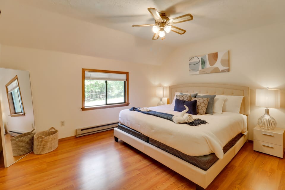 Bedroom 1 | King Bed | 2nd Floor