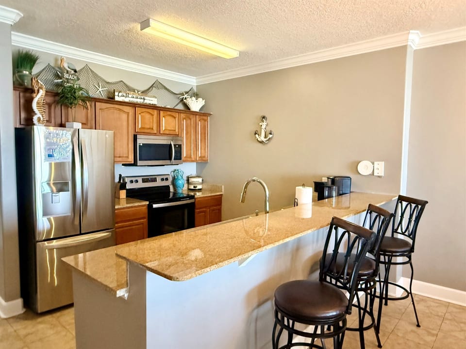 Fully Equipped Kitchen—Granite counters, new stainless steel appliances, breakfast bar seating, and both regular & K-Cup coffee makers!