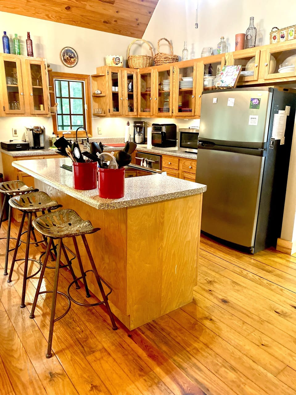 Well-equipped kitchen as all you need to cook a full holiday meal