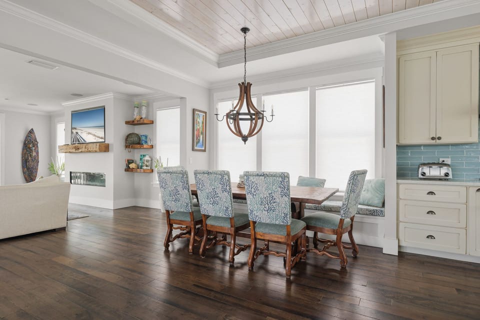 Dining Area - Seating for Eight - Third Floor