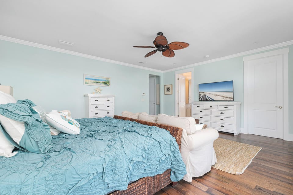 Primary Bedroom - TV + En Suite Bathroom