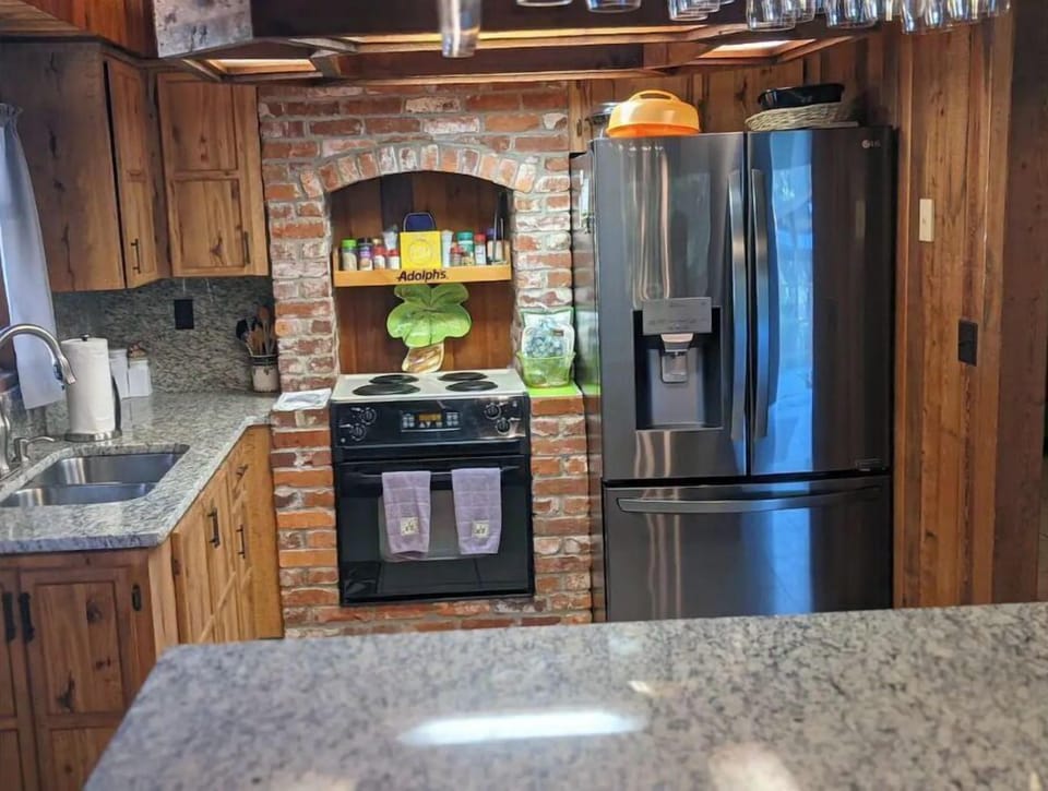 Full kitchen