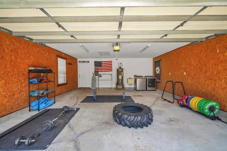 Garage / Laundry Room