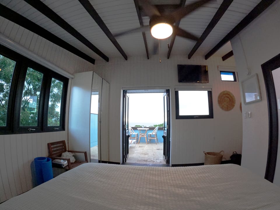View desde la cama king del bedroom 1. Los sunsets mas hermosos de PR desde aqui