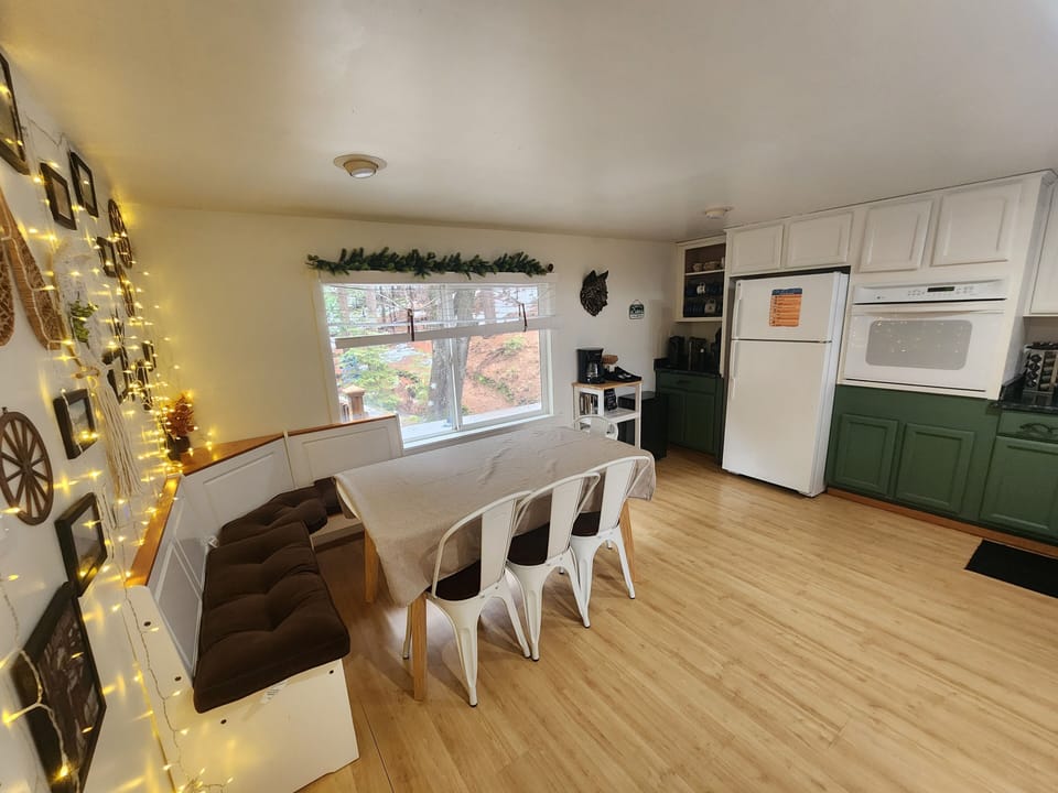 Kitchen Table with Breakfast Nook