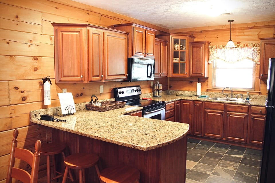 Nanook's Loggers Run - Kitchen