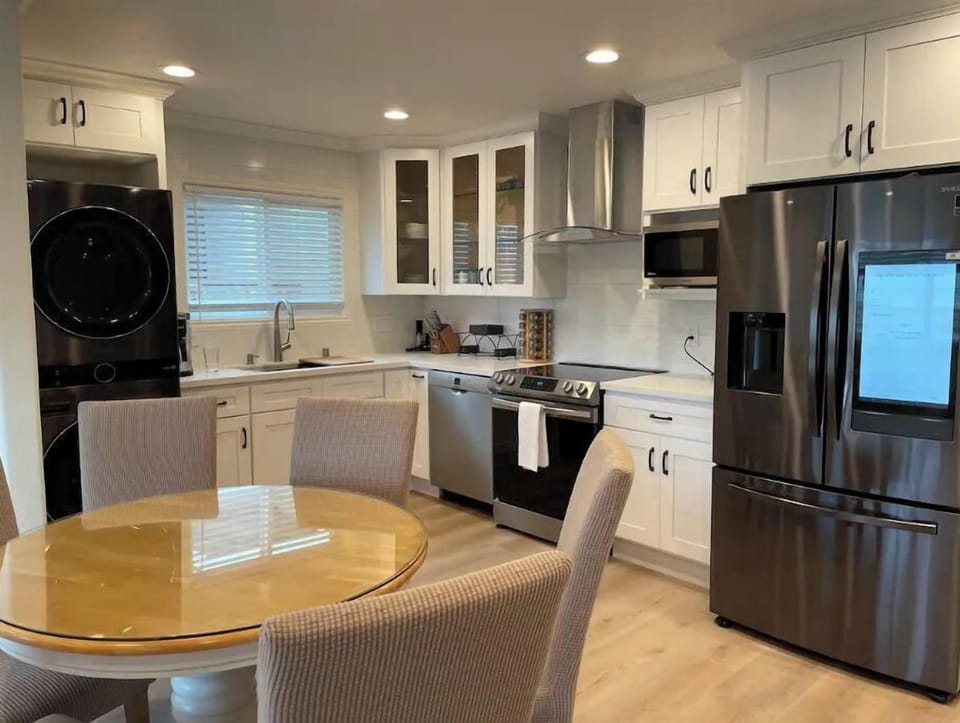 Kitchen is equipped with brand new smart appliances, and aKeurig coffee machine.