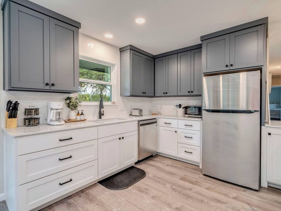 Full Kitchen -loaded with all you need