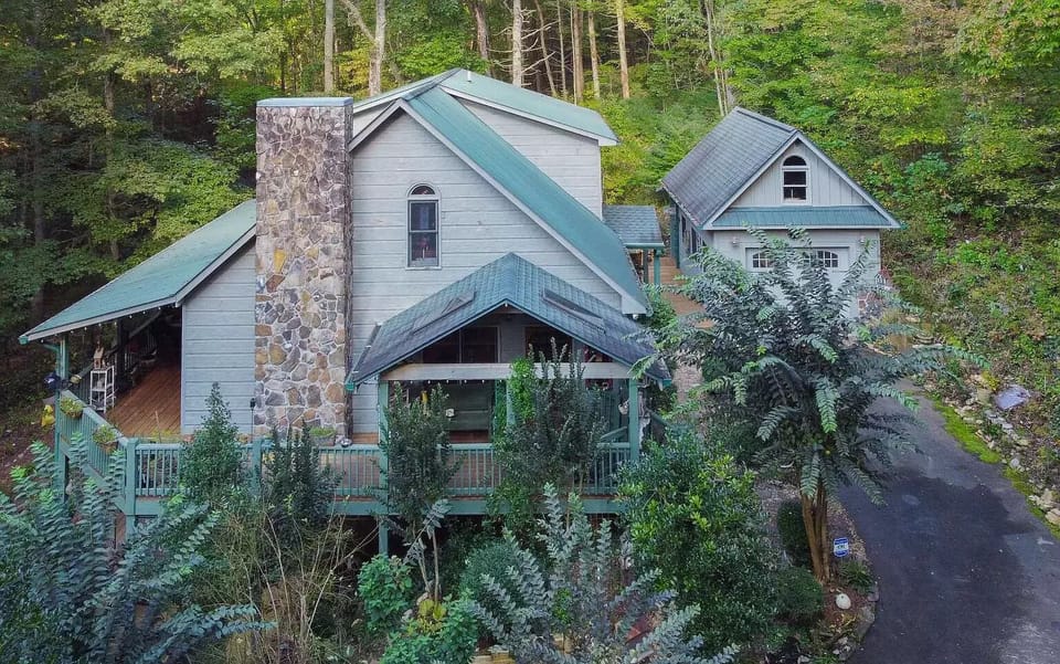 Welcome to Enchanted Creekside Retreat