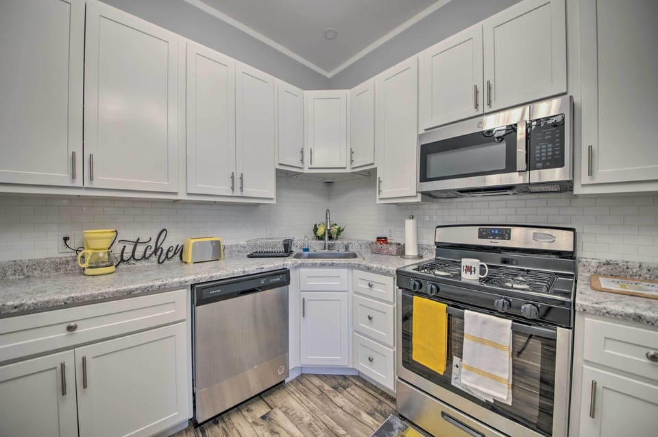 Kitchen | Cooking Basics | Dishware & Flatware | Trash Bags | Paper Towels