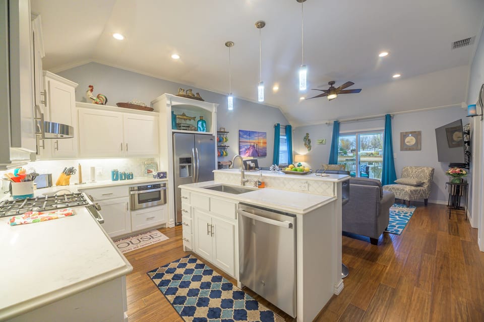 Kitchen & Living Room