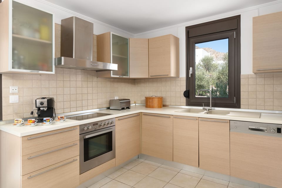 Villa Athena - well appointed kitchen
