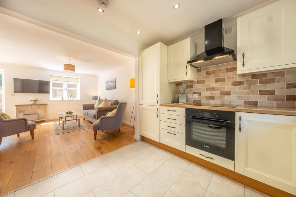 Ground floor: Kitchen to sitting room