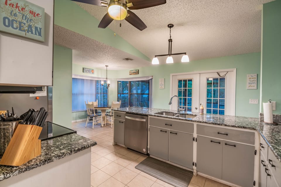 This fully stocked kitchen has everything you will need. 