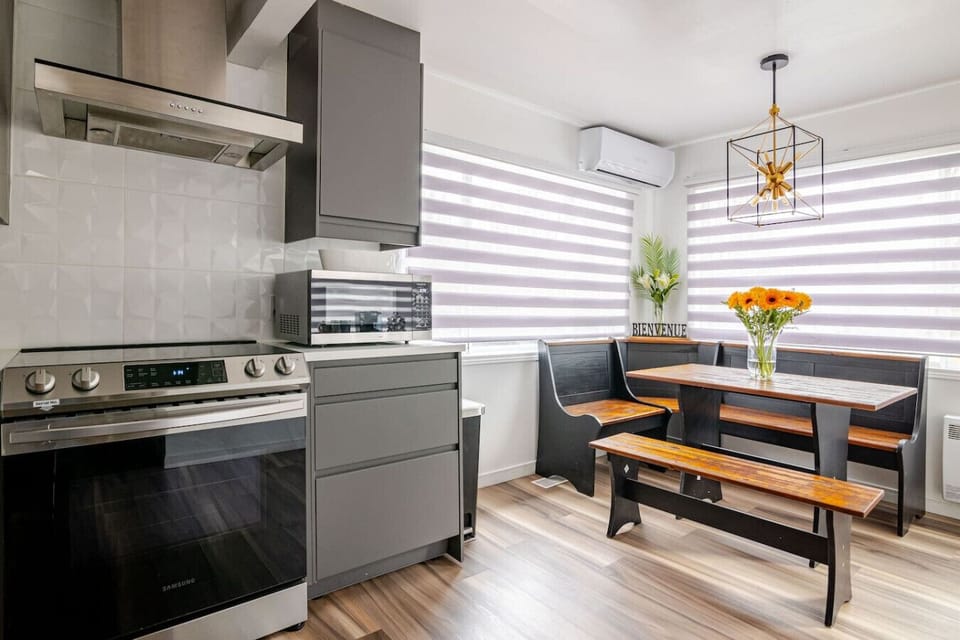 Dining Area 2 (Kitchen): Open-concept seating with a stylish banquette, seamlessly integrated into the kitchen for easy meals and casual gatherings