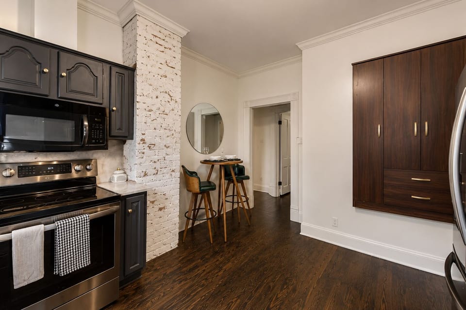 A charming kitchen nlook area, thoughtfully designed for both functionality and style, offering a cozy space for casual dining or enjoying a morning coffee.