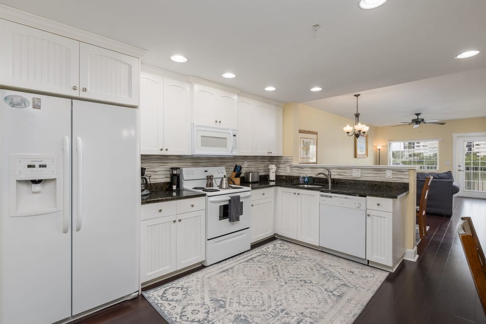 Kitchen, fully stocked with cooking/eating/drinking utensils