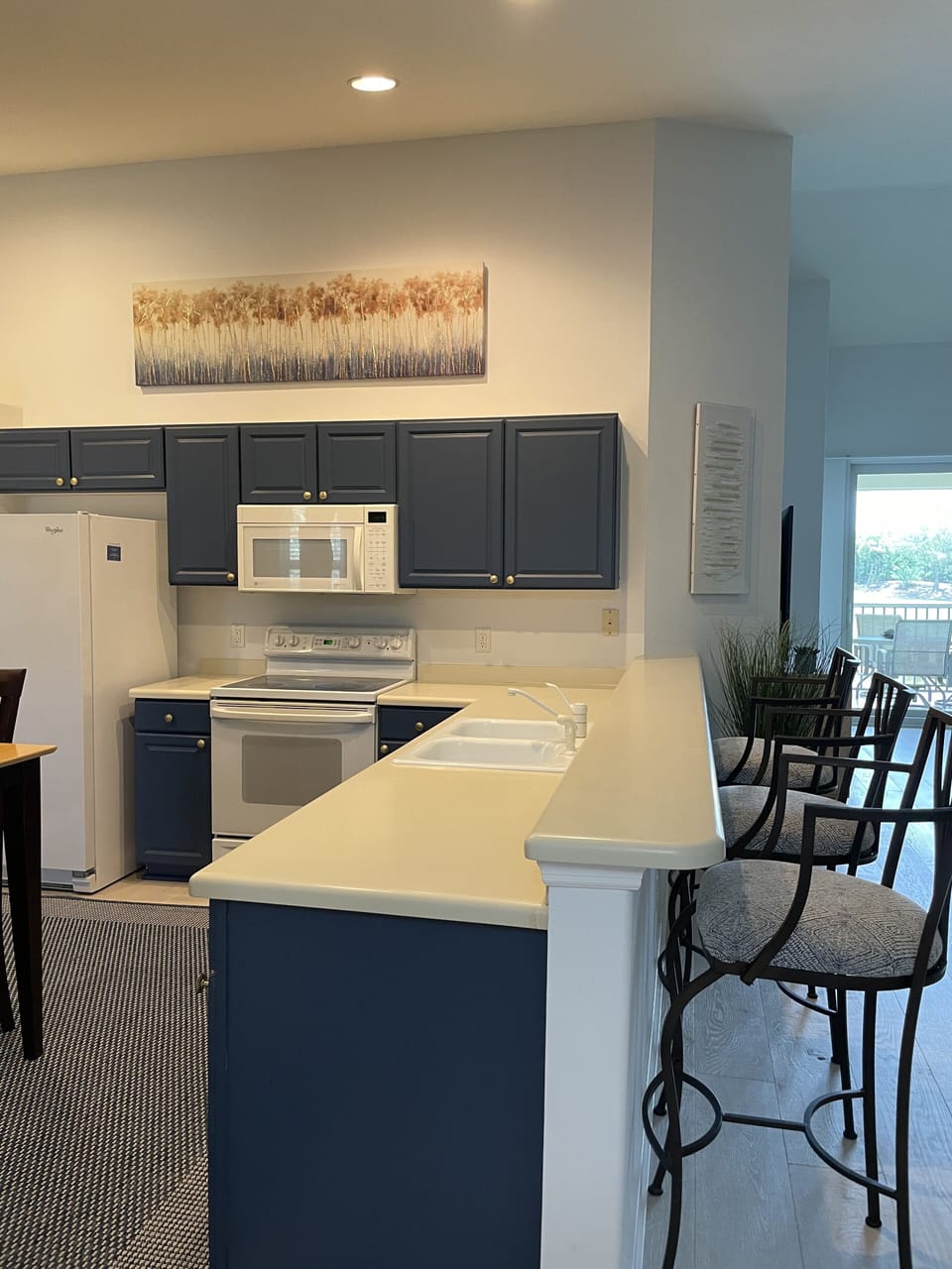 Enjoy your morning coffee or tea at our kitchen counter top bar area