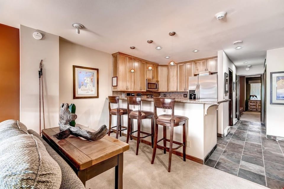 Entertain and dine at the breakfast bar or dining table.