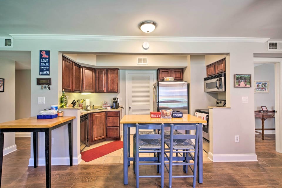 Dining Area | Dishware/Flatware | Trash Bags/Paper Towels