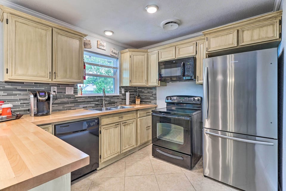 Kitchen | Keurig Coffee Machine | Microwave | Cooking Basics