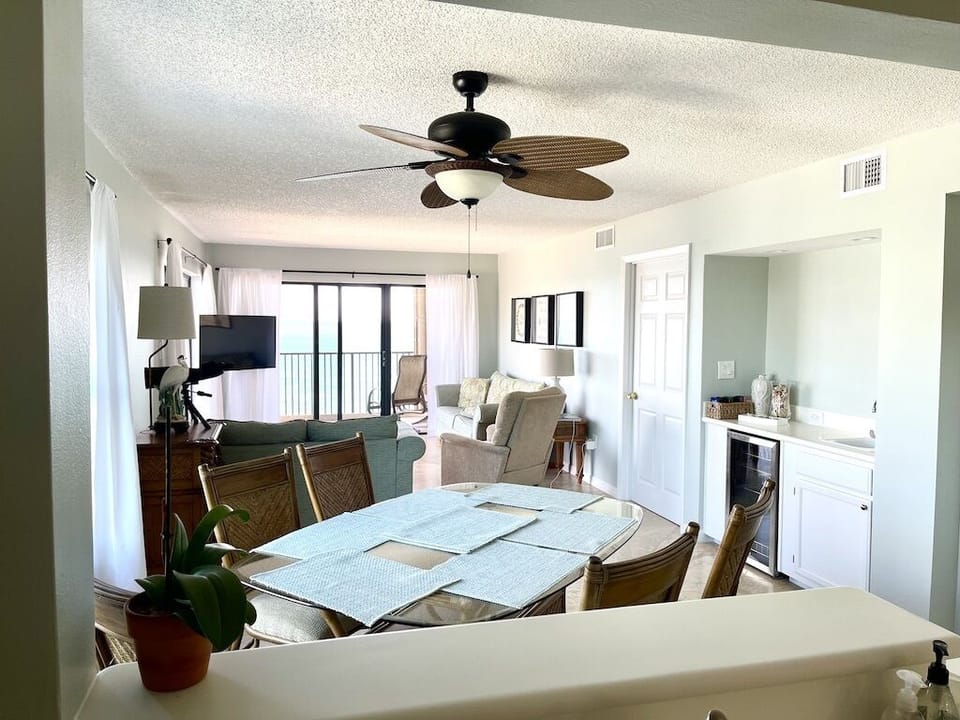 Living/dining 