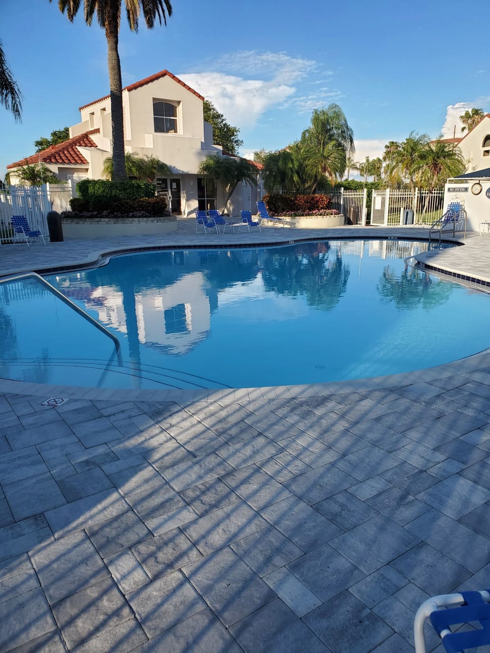 pool 3 or 4 minutes walk from condo 