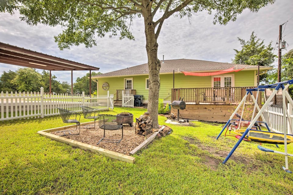 Brenham Vacation Rental | 3BR | 2BA | 1,700 Sq Ft | 5 Steps to Access