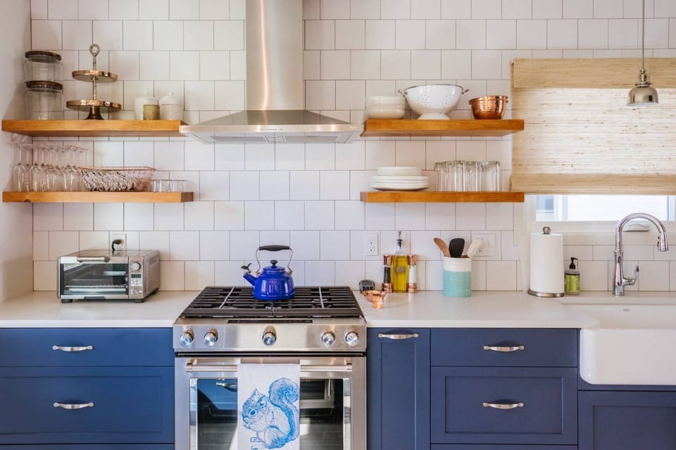 Cook delicious meals for breakfast, lunch, and dinner in this fully equipped kitchen. We suggest grabbing some ingredients from a local farm.