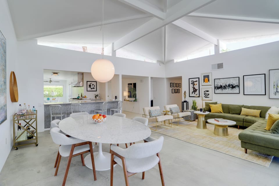 Dining Area | Dishware & Flatware Provided