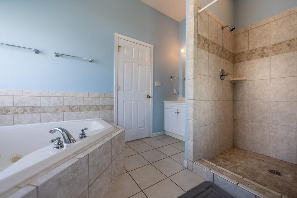Surf-or-Sound-Realty-1063-Its-all-good-Bathroom-1