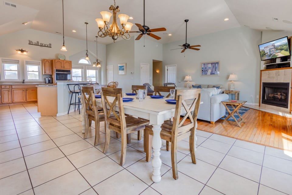 Surf-or-Sound-Realty-1063-Its-all-good-Dining-Area-1