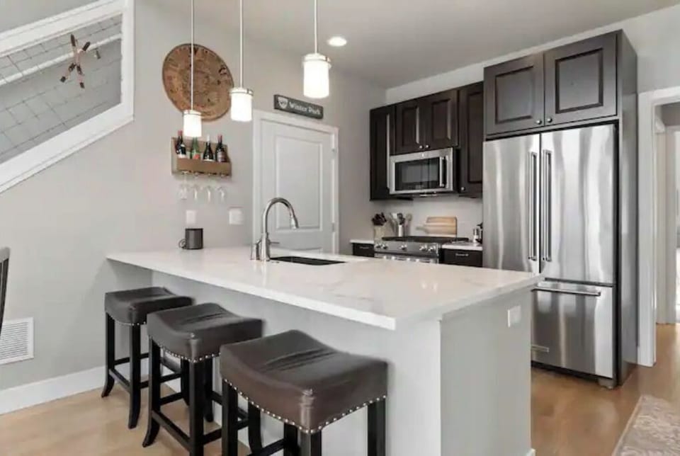 Kitchen with island