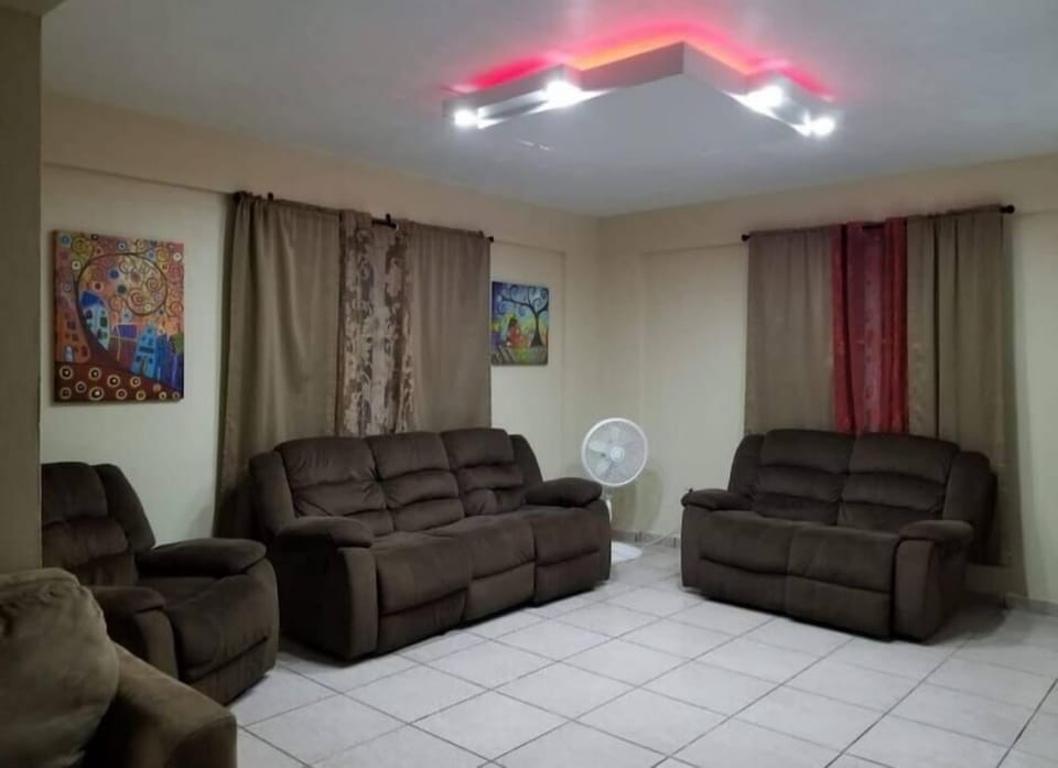 Ac9b72ff ab0a 4898 80cf ea341630d7ca