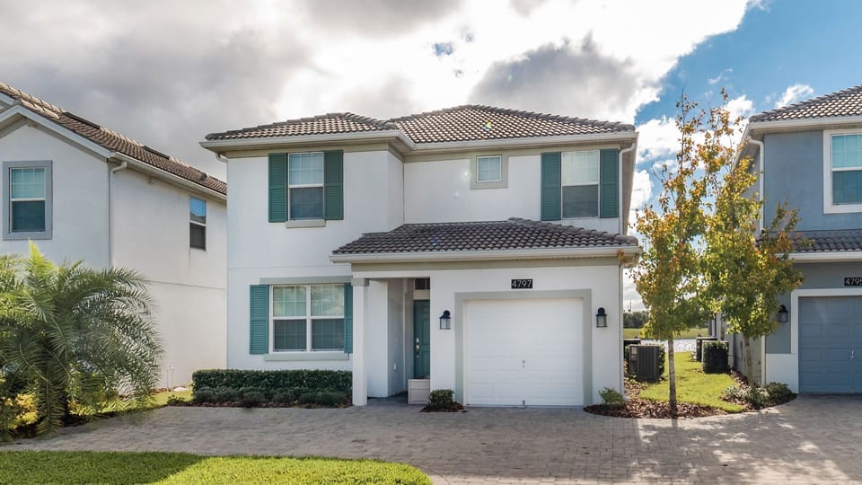 Beautiful 5 bed 5 bath villa located in Storey Lake Resort