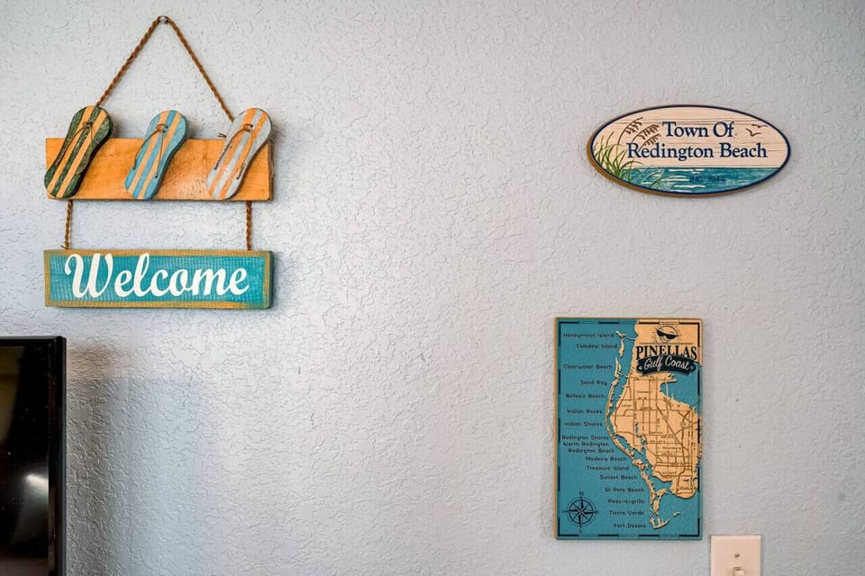 Welcoming wall accents and artwork that set a relaxed vacation mood.