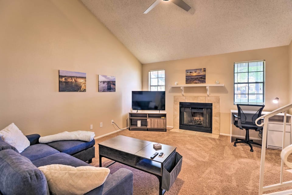 Living Room | Queen Sleeper Sofa | Smart TV w/ Cable | Free WiFi