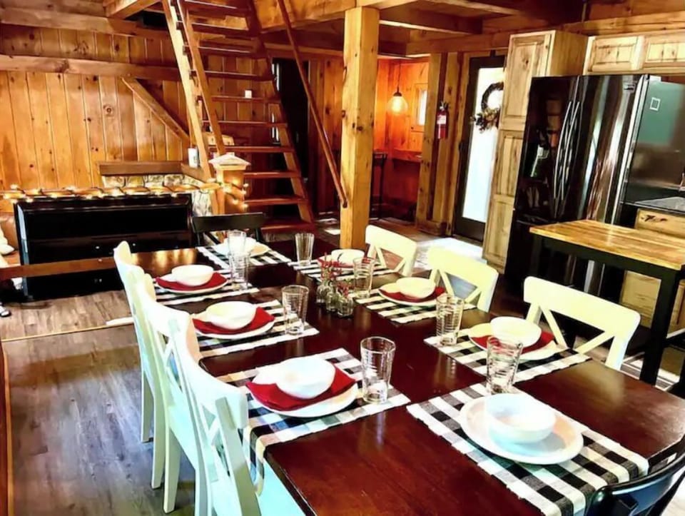 Dining seats 8 for games or remote working.  Lots of light and fresh air!