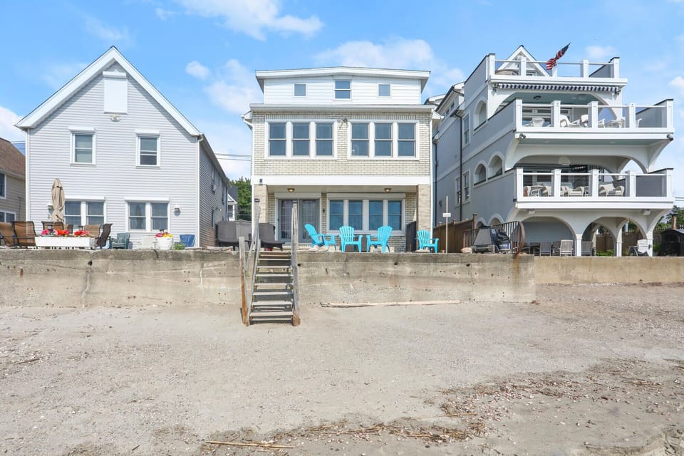 Private beach , owned to waterline