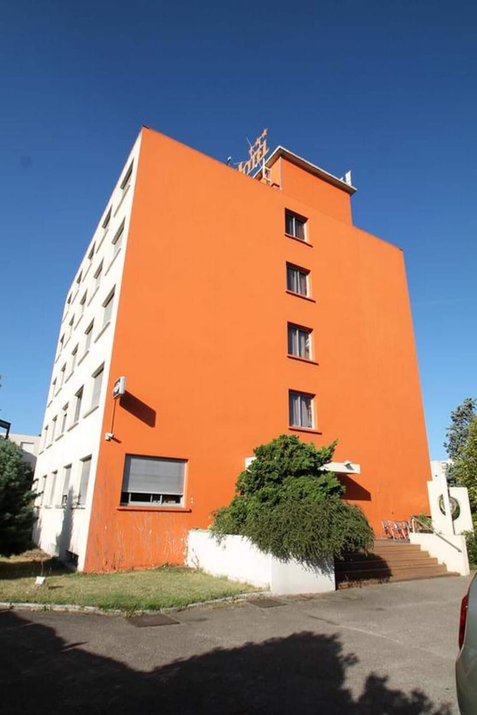 Experience the picturesque atmosphere at this amazing property.