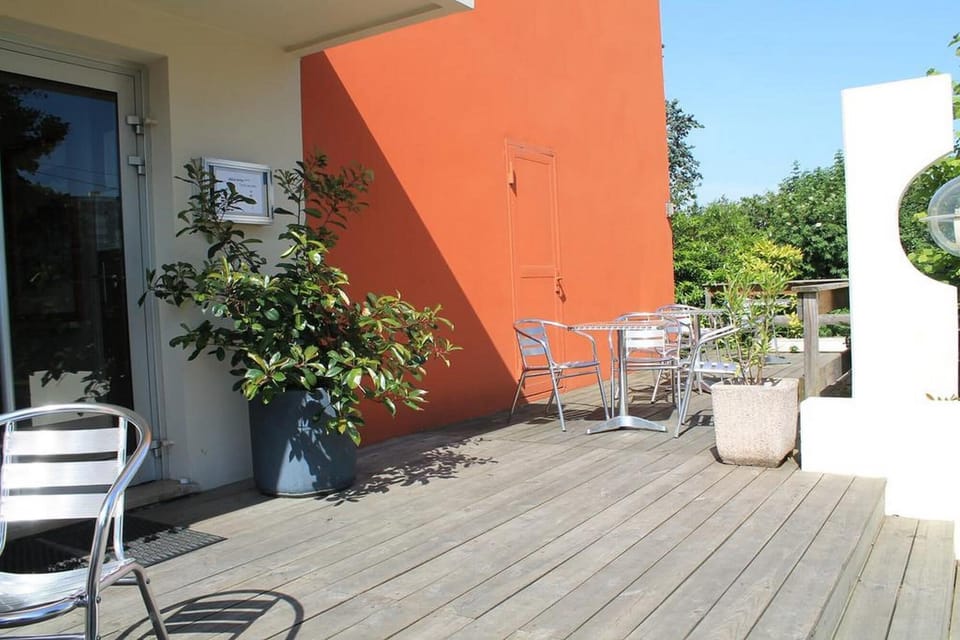 Enjoy meals outside!