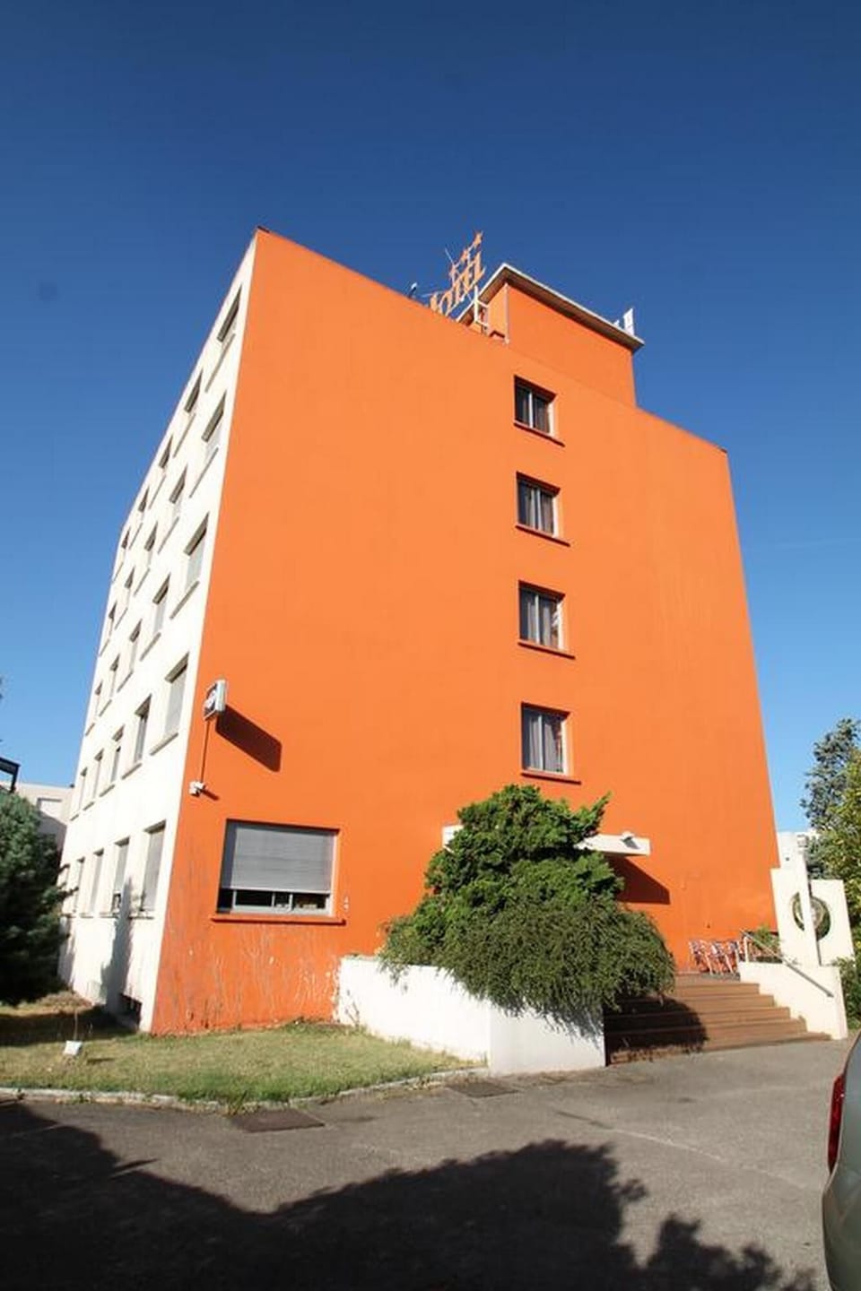 Experience the picturesque atmosphere at this amazing property.