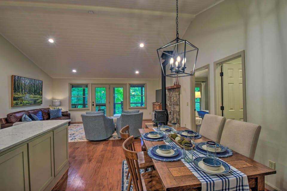 Dining Table | Dishware Provided