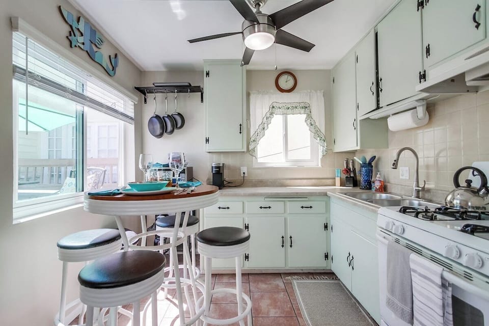 Darling kitchen, fully equipped for meals at home