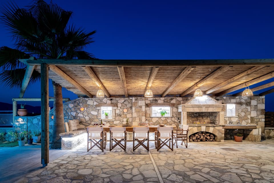 Exquisite pool details. 