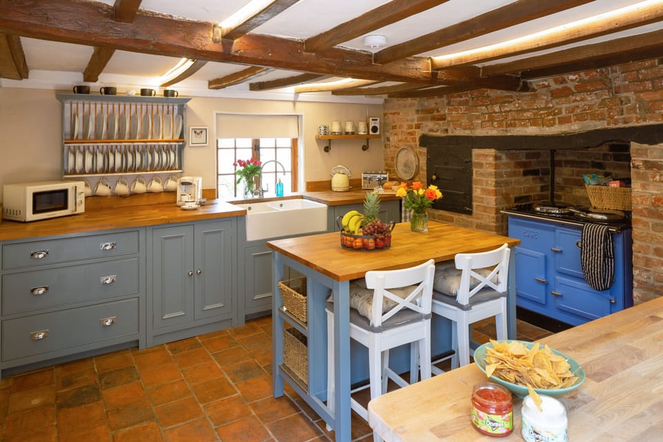 The cottage's kitchen is very well equipped