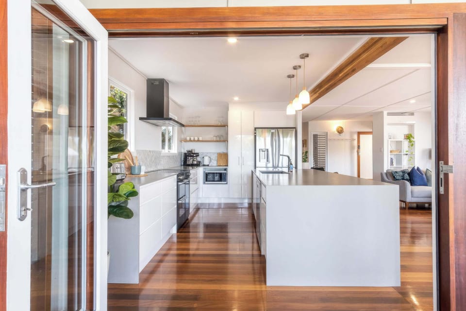 Fully equipped modern kitchen.