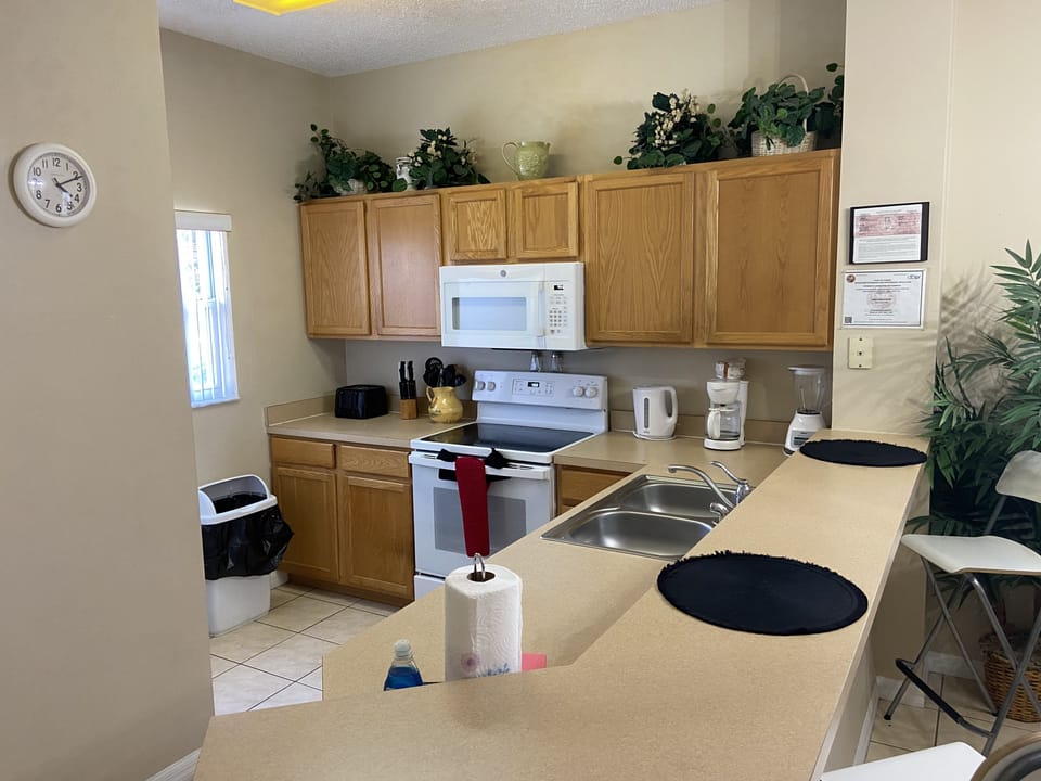 Fully fitted kitchen