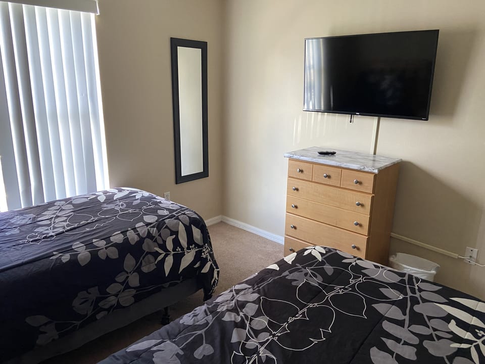 Twin bedroom