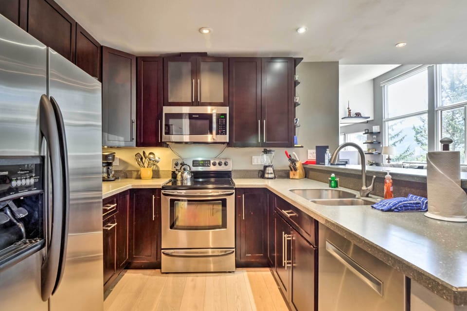 Kitchen | Cooking Basics | Coffee Maker | Paper Towels/Trash Bags Provided